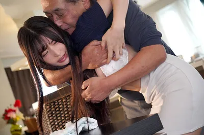 Bố chồng yêu biến thái hiếp dâm vợ sắp cưới của con trai rồi còn bắn cả vào trong