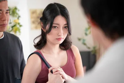 Tiền bối già mê mẫn em thư ký xinh đẹp nên đã lên kế hoạch chơi thuốc