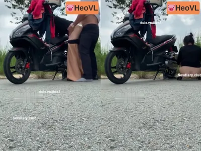Vợ yêu ông chồng chơi nhau giữa đường nơi vắng vẻ