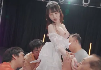 Nữ ca sĩ trẻ vừa giỏi hát còn vừa giỏi làm tình với fan hâm mộ