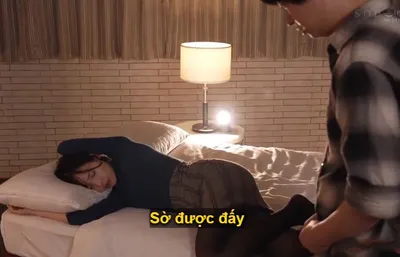 Một đêm mất ngủ với nữ phát thanh viên vang khắp khi ở cùng phòng khách sạn