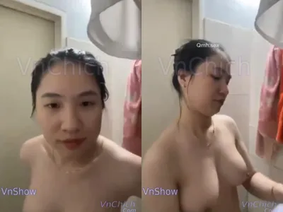 Gái vú đẹp, vừa call với em gái vừa tắm