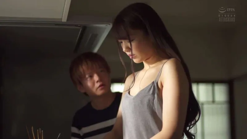 Chồng mới cưới của chị gái quan hệ cô em vợ đang buồn bã vì thất tình