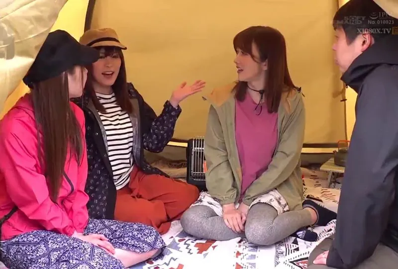 Chuyện lạ đời, chồng yêu thay cô vợ đi cắm trại với mấy cô bạn của cô vợ ở khu phố…