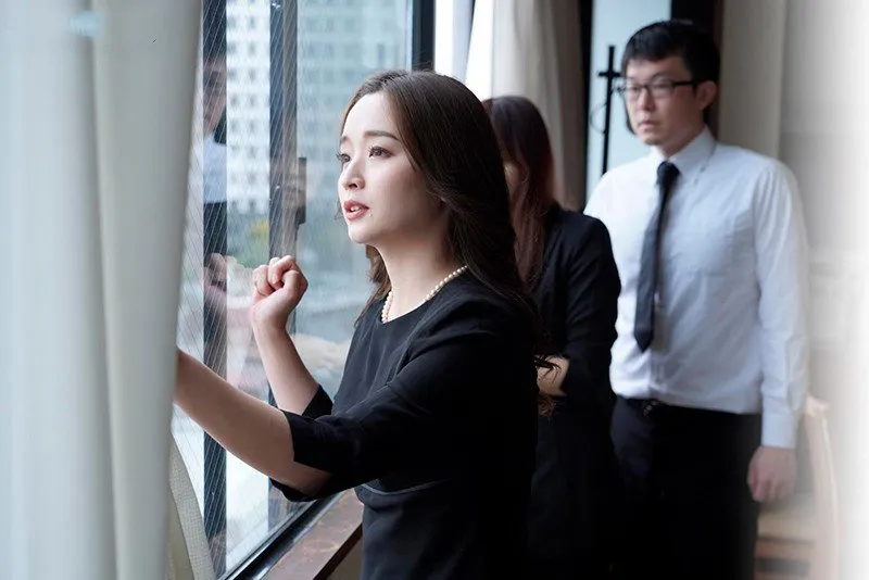 ông xã mất 3 năm, mẹ kế trẻ tìm đến con chồng giải tỏa thiếu thốn